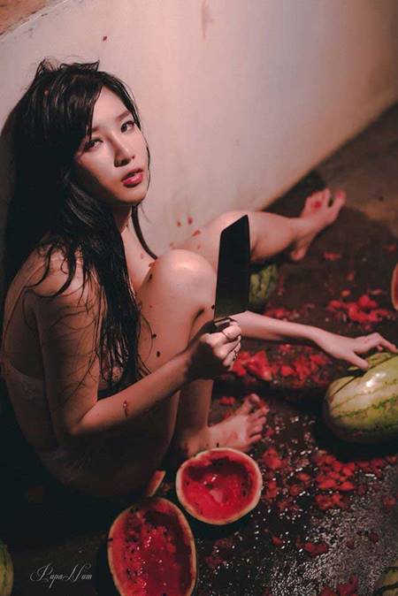 2 นางแบบโพสท่าสยิว 2 นางแบบโพสท่าสยิว