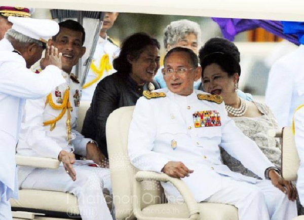 เรื่องเล่า ในหลวง ร.9 ที่มีต่อ สมเด็จพระบรมโอรสาธิราชฯ เรื่องเล่า ในหลวง ร.9 ที่มีต่อ สมเด็จพระบรมโอรสาธิราชฯ