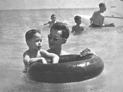 เรื่องเล่า ในหลวง ร.9 ที่มีต่อ สมเด็จพระบรมโอรสาธิราชฯ เรื่องเล่า ในหลวง ร.9 ที่มีต่อ สมเด็จพระบรมโอรสาธิราชฯ