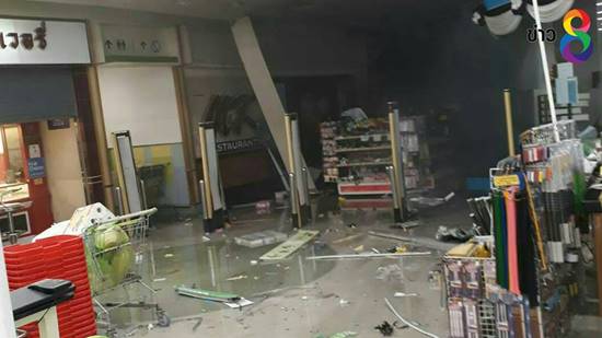 คลิปนาทีคาร์บอมบิ๊กซีปัตตานี ชาวบ้านหนีตายจ้าละหวั่น เจ็บอื้อ-รถพังนับร้อย คลิปนาทีคาร์บอมบิ๊กซีปัตตานี ชาวบ้านหนีตายจ้าละหวั่น เจ็บอื้อ-รถพังนับร้อย