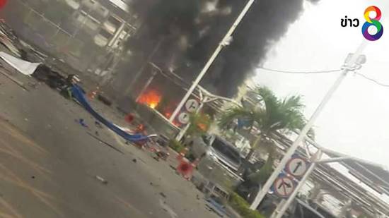 คลิปนาทีคาร์บอมบิ๊กซีปัตตานี ชาวบ้านหนีตายจ้าละหวั่น เจ็บอื้อ-รถพังนับร้อย คลิปนาทีคาร์บอมบิ๊กซีปัตตานี ชาวบ้านหนีตายจ้าละหวั่น เจ็บอื้อ-รถพังนับร้อย