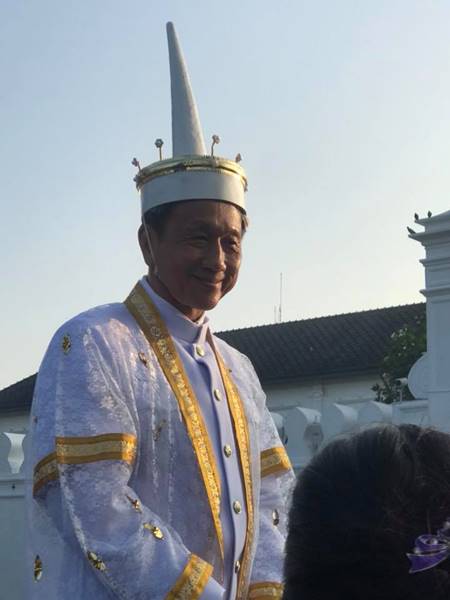 เผยเรื่องสุดตื้นตัน นพ.ประสิทธิ์ ขอเป็น 2 มือ แทนคนไทย 68 ล้านคู่ ประคอลพระบรมโกศ เผยเรื่องสุดตื้นตัน นพ.ประสิทธิ์ ขอเป็น 2 มือ แทนคนไทย 68 ล้านคู่ ประคอลพระบรมโกศ