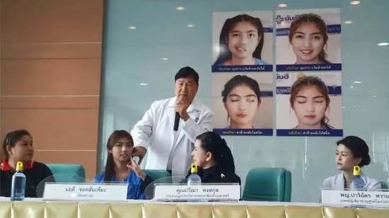 น้องทราย เหยื่อครูปาแก้ว กลับมายิ้มได้อีกครั้ง หลังแพทย์ยันฮีรักษาฟื้นฟูกว่า 5 เดือน น้องทราย เหยื่อครูปาแก้ว กลับมายิ้มได้อีกครั้ง หลังแพทย์ยันฮีรักษาฟื้นฟูกว่า 5 เดือน