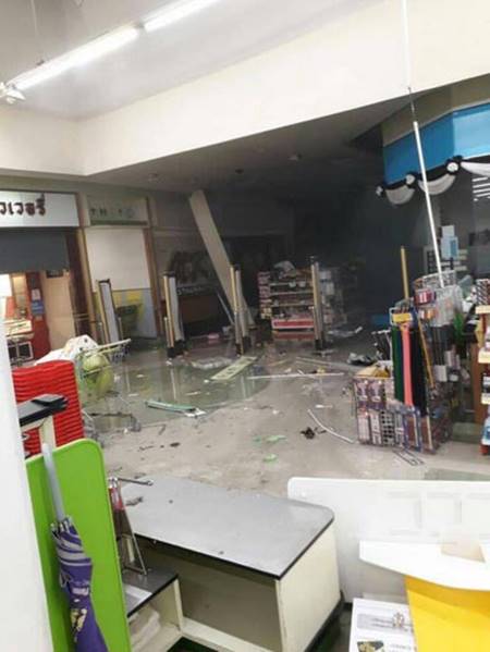 คลิปนาทีคาร์บอมบิ๊กซีปัตตานี ชาวบ้านหนีตายจ้าละหวั่น เจ็บอื้อ-รถพังนับร้อย คลิปนาทีคาร์บอมบิ๊กซีปัตตานี ชาวบ้านหนีตายจ้าละหวั่น เจ็บอื้อ-รถพังนับร้อย