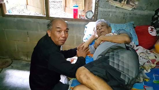 รุดช่วยเหลือ ครอบครัวสุดรันทด พิการทั้งบ้าน ดูแลกันตามมีตามเกิด รุดช่วยเหลือ ครอบครัวสุดรันทด พิการทั้งบ้าน ดูแลกันตามมีตามเกิด