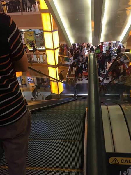 สยอง สาวโดนเหล็กบันไดเลื่อนบาดขา แผลเหวอะใหญ่ เนื้อห้อยเกือบหลุด (มีคลิป) สยอง สาวโดนเหล็กบันไดเลื่อนบาดขา แผลเหวอะใหญ่ เนื้อห้อยเกือบหลุด (มีคลิป)