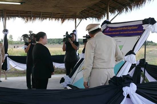 พระองค์เจ้าอทิตยาทรกิติคุณ ทรงขับรถเกี่ยวนวดข้าว หลังเสด็จ จ. สุรินทร์ พระองค์เจ้าอทิตยาทรกิติคุณ ทรงขับรถเกี่ยวนวดข้าว หลังเสด็จ จ. สุรินทร์