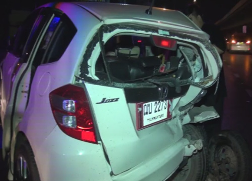 แท็กซี่พุ่งชนท้ายรถพลัดตกสะพานเสียชีวิต แท็กซี่พุ่งชนท้ายรถพลัดตกสะพานเสียชีวิต