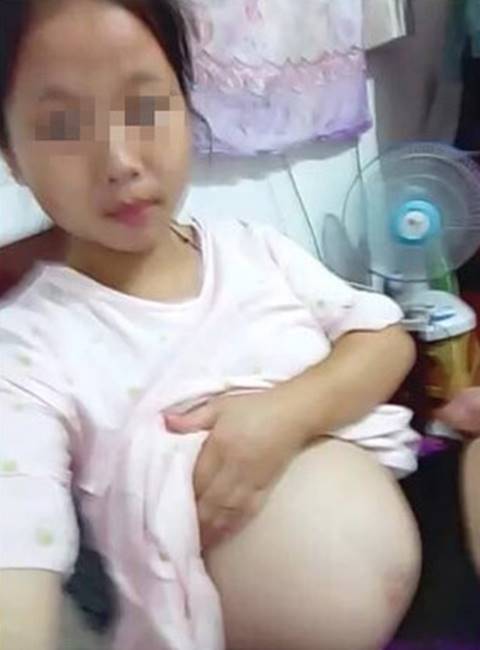 ช็อก ! คุณแม่วัยใส 14-16 ปี แห่อวดพุงลงโซเชียลจีน ช็อก ! คุณแม่วัยใส 14-16 ปี แห่อวดพุงลงโซเชียลจีน