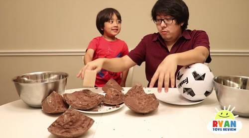 หนุ่มน้อย 6 ขวบ ทำคลิปรีวิวของเล่นลงยูทูบ หนุ่มน้อย 6 ขวบ ทำคลิปรีวิวของเล่นลงยูทูบ