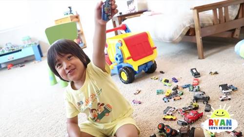 หนุ่มน้อย 6 ขวบ ทำคลิปรีวิวของเล่นลงยูทูบ หนุ่มน้อย 6 ขวบ ทำคลิปรีวิวของเล่นลงยูทูบ