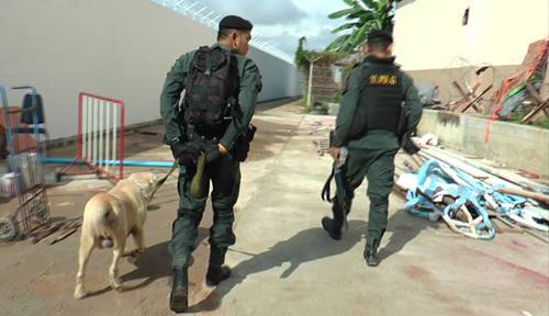 อุยกูร์ เจาะกำแพงข้องขัง ตม.สงขลา อุยกูร์ เจาะกำแพงข้องขัง ตม.สงขลา