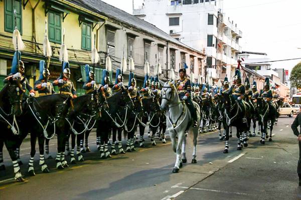 พระองค์หญิงสิริวัณณวรีฯ ทรงม้านำริ้วขบวนที่ 6 พระองค์หญิงสิริวัณณวรีฯ ทรงม้านำริ้วขบวนที่ 6
