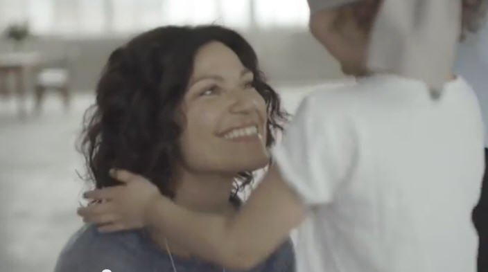 ซึ้งน้ำตาไหล เมื่อให้เด็ก ๆ ปิดตาคลำหาแม่ ภาพอบอุ่นใจก็เกิดขึ้น ซึ้งน้ำตาไหล เมื่อให้เด็ก ๆ ปิดตาคลำหาแม่ ภาพอบอุ่นใจก็เกิดขึ้น