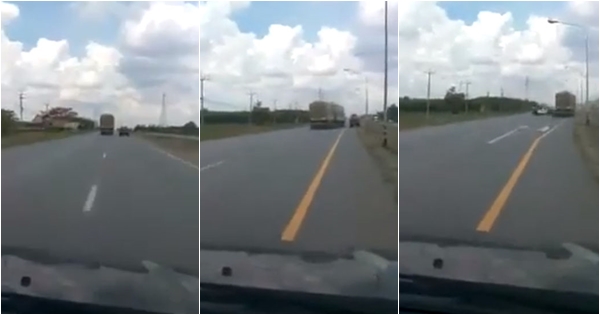 คลิป รถบรรทุกพ่วง ขับกระแทก รถตำรวจ คลิป รถบรรทุกพ่วง ขับกระแทก รถตำรวจ