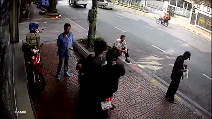 ขี่รถปีนฟุตปาธ ขี่รถปีนฟุตปาธ