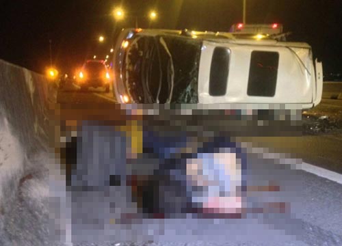 สลด รถตู้คณะแพทย์ผ่าตัดพิเศษจอดเสีย ถูก 6 ล้อชน ดับ 4 เจ็บ 1 สลด รถตู้คณะแพทย์ผ่าตัดพิเศษจอดเสีย ถูก 6 ล้อชน ดับ 4 เจ็บ 1