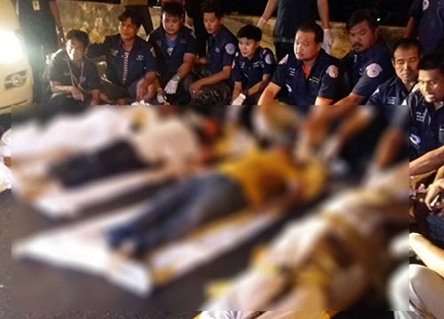 สลด รถตู้คณะแพทย์ผ่าตัดพิเศษจอดเสีย ถูก 6 ล้อชน ดับ 4 เจ็บ 1 สลด รถตู้คณะแพทย์ผ่าตัดพิเศษจอดเสีย ถูก 6 ล้อชน ดับ 4 เจ็บ 1