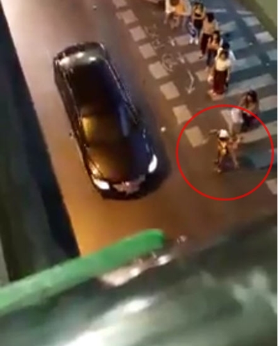 คลิปตำรวจดีช่วยโบกรถ คลิปตำรวจดีช่วยโบกรถ