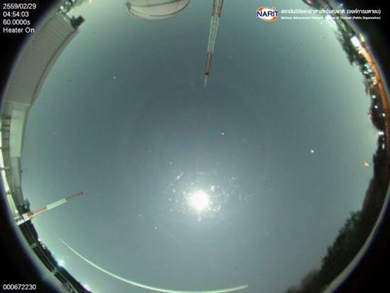 มาอีกลูก ! ไฟร์บอลจากนอกโลก สว่างวาบเหนือกรุงเทพฯ ช่วงเช้ามืด มาอีกลูก ! ไฟร์บอลจากนอกโลก สว่างวาบเหนือกรุงเทพฯ ช่วงเช้ามืด