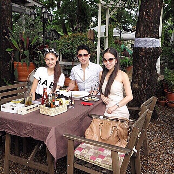 ไฮโซโอบอุ้ม ไฮโซโอบอุ้ม