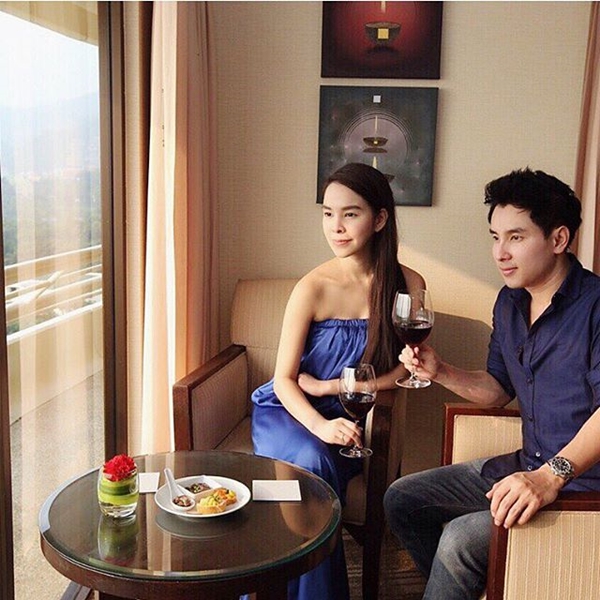 ไฮโซโอบอุ้ม ไฮโซโอบอุ้ม