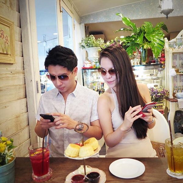 ไฮโซโอบอุ้ม ไฮโซโอบอุ้ม