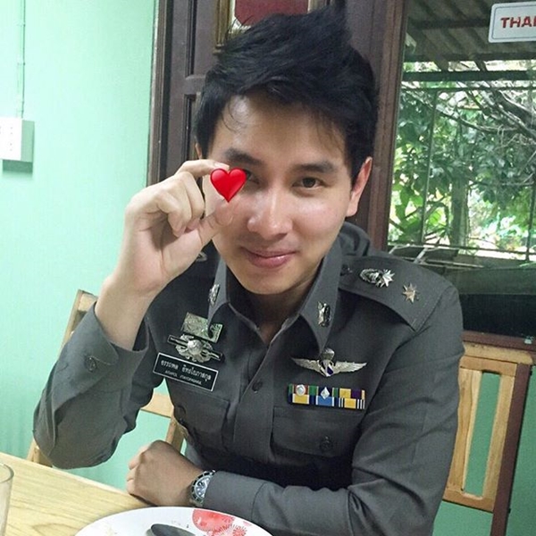 ไฮโซโอบอุ้ม ไฮโซโอบอุ้ม