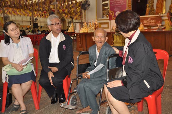 ลุงเอี่ยม ขอทานใจบุญวัดไร่ขิง ชีวิตตกอับ..คนใกล้ชิดหนีหายยามเงินหมด ลุงเอี่ยม ขอทานใจบุญวัดไร่ขิง ชีวิตตกอับ..คนใกล้ชิดหนีหายยามเงินหมด