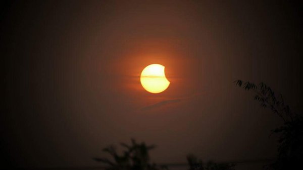 ประมวลภาพปรากฏการณ์ตืนตา สุริยุปราคา 9 มีนาคม 2559 ประมวลภาพปรากฏการณ์ตืนตา สุริยุปราคา 9 มีนาคม 2559