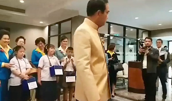 นายกเป็นคนตลก นายกเป็นคนตลก