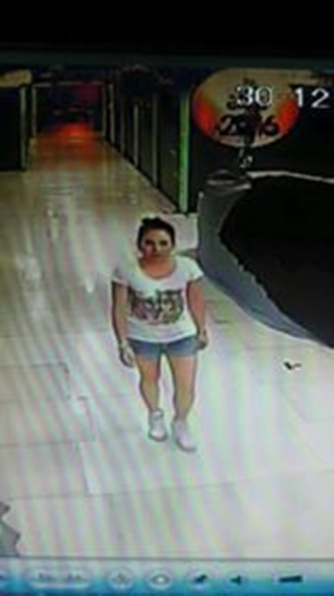 สาวโมโหร้าย เหวี่ยงเก้าอี้ทิ่มตาแม่ค้าขายข้าวต้มปลาบอดสนิท ฉุนปลาไม่สด สาวโมโหร้าย เหวี่ยงเก้าอี้ทิ่มตาแม่ค้าขายข้าวต้มปลาบอดสนิท ฉุนปลาไม่สด