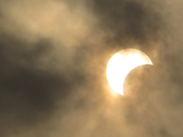 ประมวลภาพปรากฏการณ์ตืนตา สุริยุปราคา 9 มีนาคม 2559 ประมวลภาพปรากฏการณ์ตืนตา สุริยุปราคา 9 มีนาคม 2559