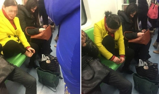 คุณป้าช่างกล้า ยกเท้าตัดเล็บบนรถไฟใต้ดิน ไม่สนแม้คนเต็มขบวน คุณป้าช่างกล้า ยกเท้าตัดเล็บบนรถไฟใต้ดิน ไม่สนแม้คนเต็มขบวน