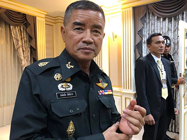 ผบ.ทบ. คุมเข้มเครื่องแบบ ผบ.ทบ. คุมเข้มเครื่องแบบ