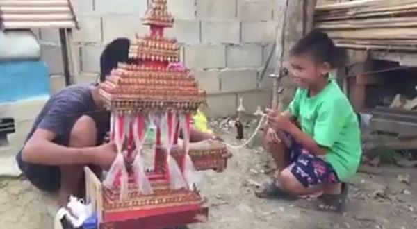 ปเหร่อน้อยจัดพิธีศพให้นก ปเหร่อน้อยจัดพิธีศพให้นก