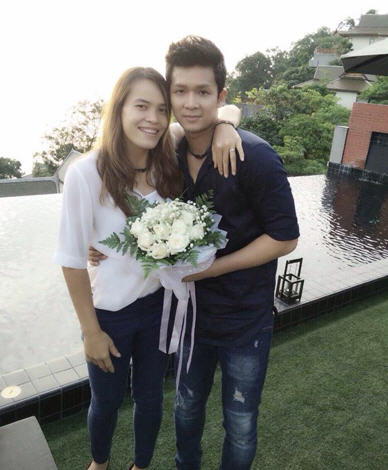 กัปตันกิ๊ฟ วิลาวัณย์ รับหมั้นแฟนหนุ่ม กัปตันกิ๊ฟ วิลาวัณย์ รับหมั้นแฟนหนุ่ม