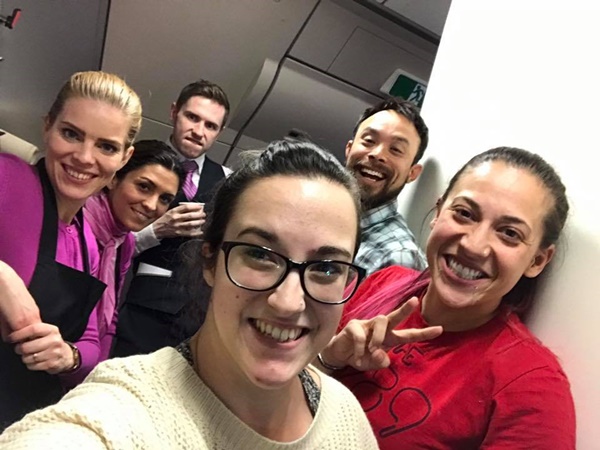 นักบินแชร์ภาพถ่ายเซลฟี่กับ 2 ผู้โดยสาร นักบินแชร์ภาพถ่ายเซลฟี่กับ 2 ผู้โดยสาร