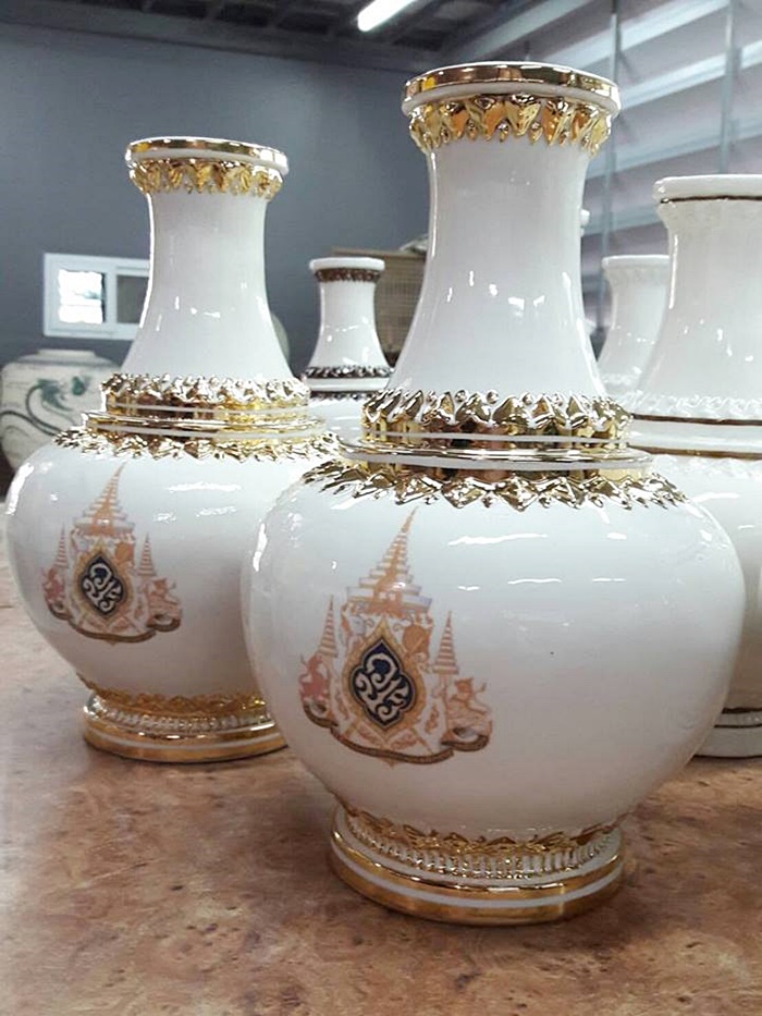 คนโทใส่น้ำศักดิ์สิทธิ์ คนโทใส่น้ำศักดิ์สิทธิ์