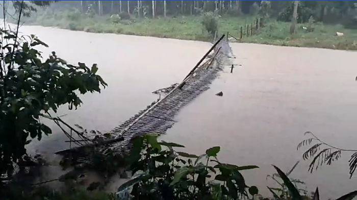 น้ำป่าซัดสะพาน น้ำป่าซัดสะพาน