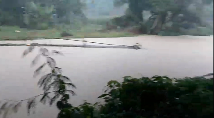 น้ำป่าซัดสะพาน น้ำป่าซัดสะพาน