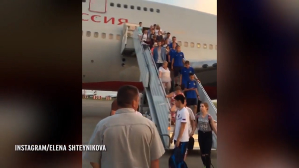 ซวยทั้งเที่ยวบิน คุณป้าสุดแสบทำไฟลท์ดีเลย์ 7 ชม. หลังโวยวายจะหย่าผัวกะทันหัน ซวยทั้งเที่ยวบิน คุณป้าสุดแสบทำไฟลท์ดีเลย์ 7 ชม. หลังโวยวายจะหย่าผัวกะทันหัน