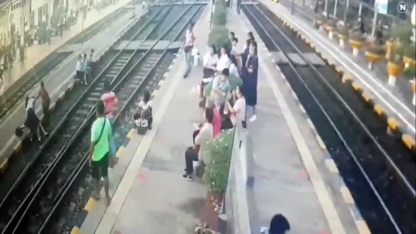 ป้าตบเด็ก ป้าตบเด็ก