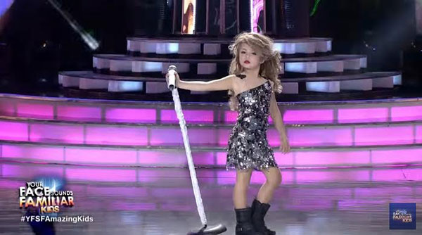 สาวน้อยโชว์เลียนแบบ เทย์เลอร์ สวิฟต์ สาวน้อยโชว์เลียนแบบ เทย์เลอร์ สวิฟต์