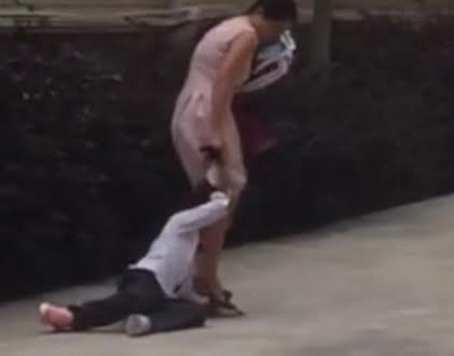 ครูประถมจิกหัวเด็กหญิงลากกับพื้น ครูประถมจิกหัวเด็กหญิงลากกับพื้น