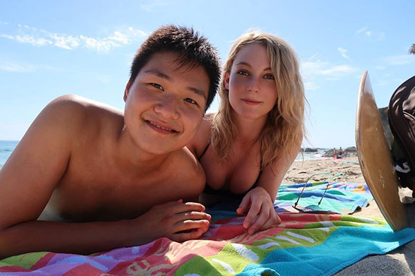 หนุ่มเอเชียถูกกระหน่ำวิจารณ์ยับ หลังเปิดตัวคบสาวสุดฮอตในโซเชียลแคนาดา หนุ่มเอเชียถูกกระหน่ำวิจารณ์ยับ หลังเปิดตัวคบสาวสุดฮอตในโซเชียลแคนาดา