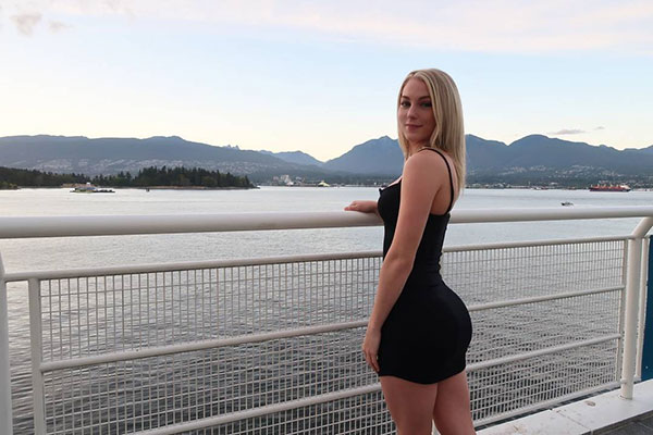 หนุ่มเอเชียถูกกระหน่ำวิจารณ์ยับ หลังเปิดตัวคบสาวสุดฮอตในโซเชียลแคนาดา หนุ่มเอเชียถูกกระหน่ำวิจารณ์ยับ หลังเปิดตัวคบสาวสุดฮอตในโซเชียลแคนาดา