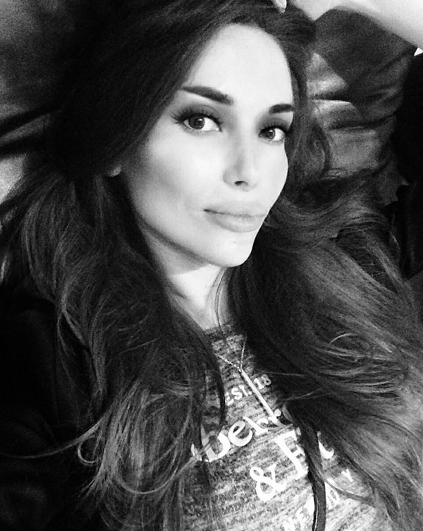 บล็อกเกอร์สาว โดนล้อนมเหลี่ยม บล็อกเกอร์สาว โดนล้อนมเหลี่ยม