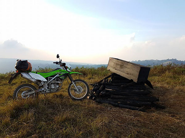 นักบิดเจอโลงศพเผาไม่หมดบนภูลมโล นักบิดเจอโลงศพเผาไม่หมดบนภูลมโล