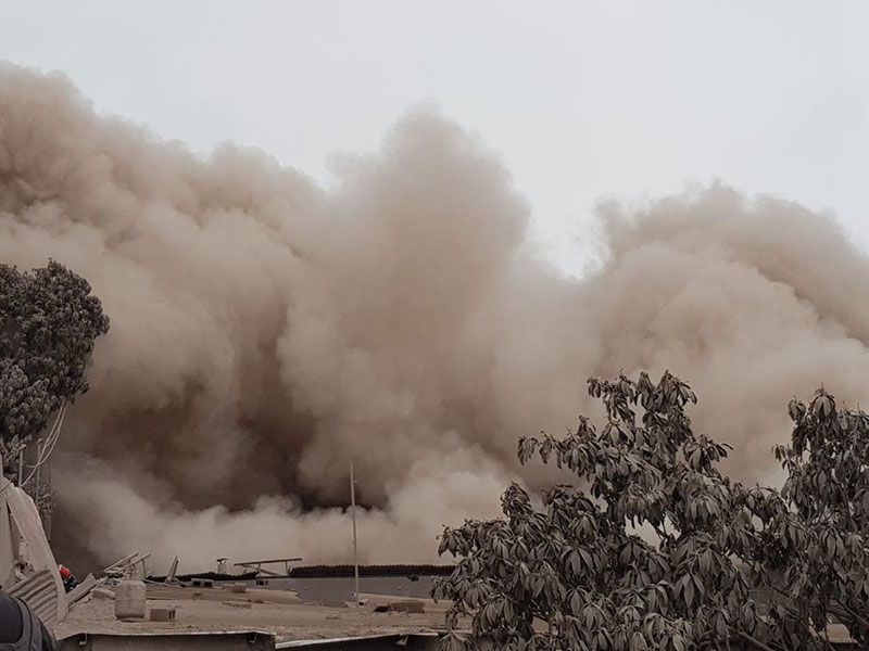 คลิปตำรวจช่วยทารก ภูเขาไฟระเบิด กัวเตมาลา คลิปตำรวจช่วยทารก ภูเขาไฟระเบิด กัวเตมาลา